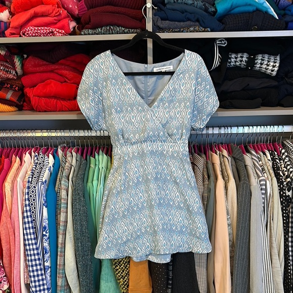 Cupcakes & Cashmere blue/white print v neck dress size 0 - Picture 1 of 3